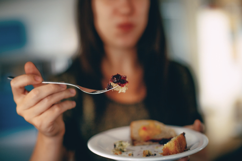 Association between poor sleep quality, emotional eating and emotions among Latinx adults in the United States